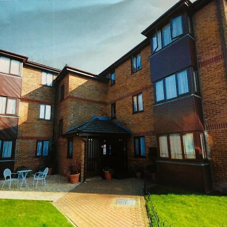 Quayside Close Holiday Apartments 풀 외부 사진