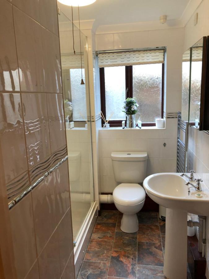 Quayside Close Holiday Apartments 풀 외부 사진