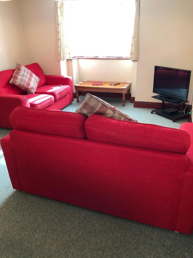 Quayside Close Holiday Apartments 풀 외부 사진