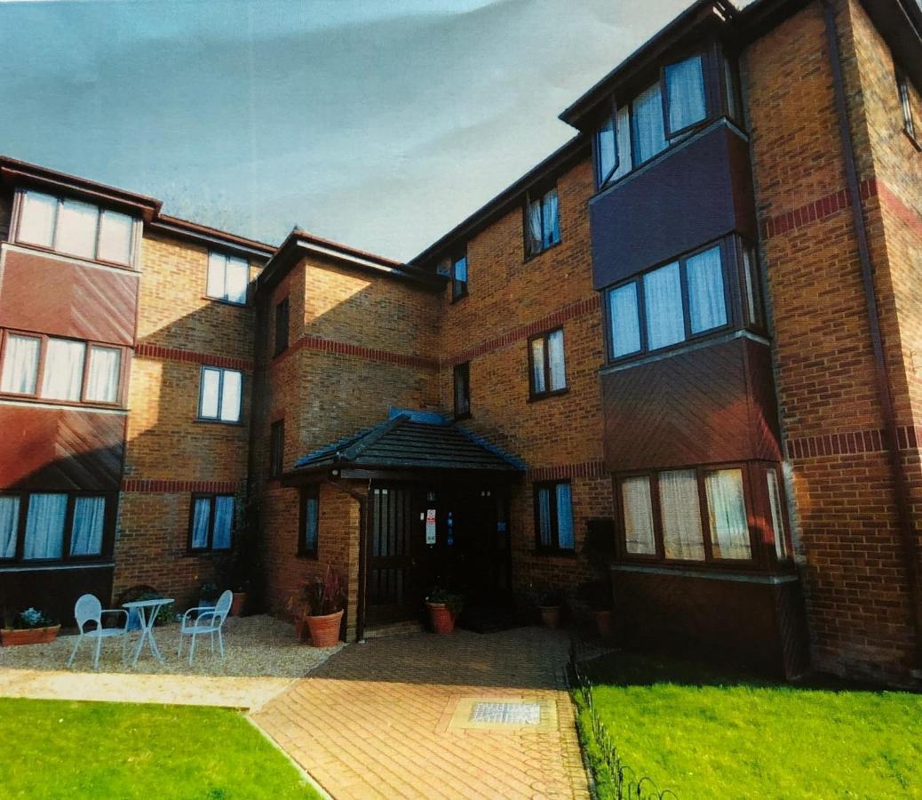 Quayside Close Holiday Apartments 풀 외부 사진