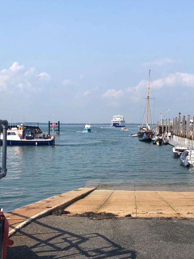 Quayside Close Holiday Apartments 풀 외부 사진