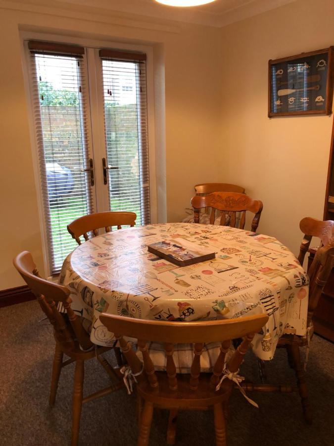 Quayside Close Holiday Apartments 풀 외부 사진