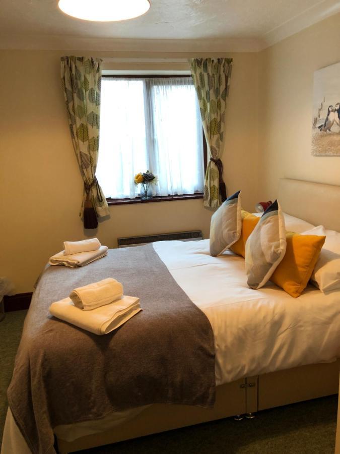 Quayside Close Holiday Apartments 풀 외부 사진
