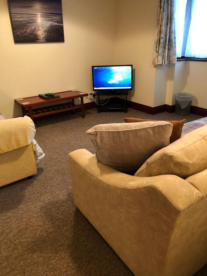 Quayside Close Holiday Apartments 풀 외부 사진