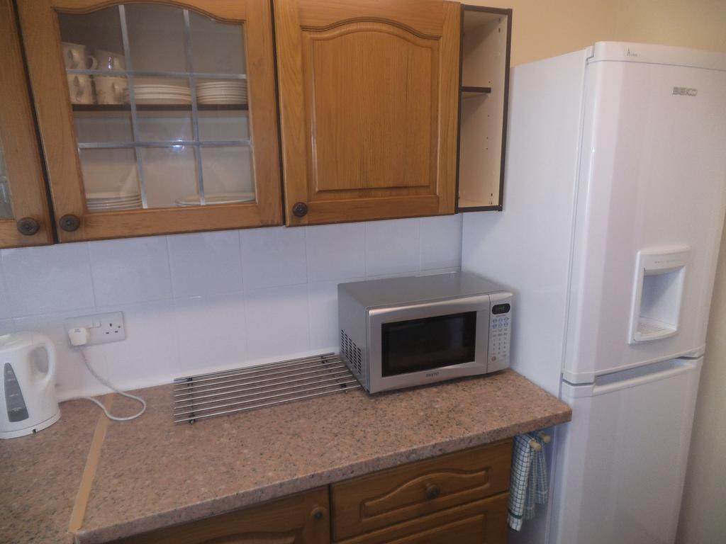 Quayside Close Holiday Apartments 풀 외부 사진