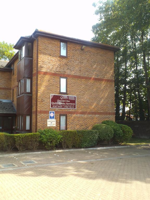 Quayside Close Holiday Apartments 풀 외부 사진