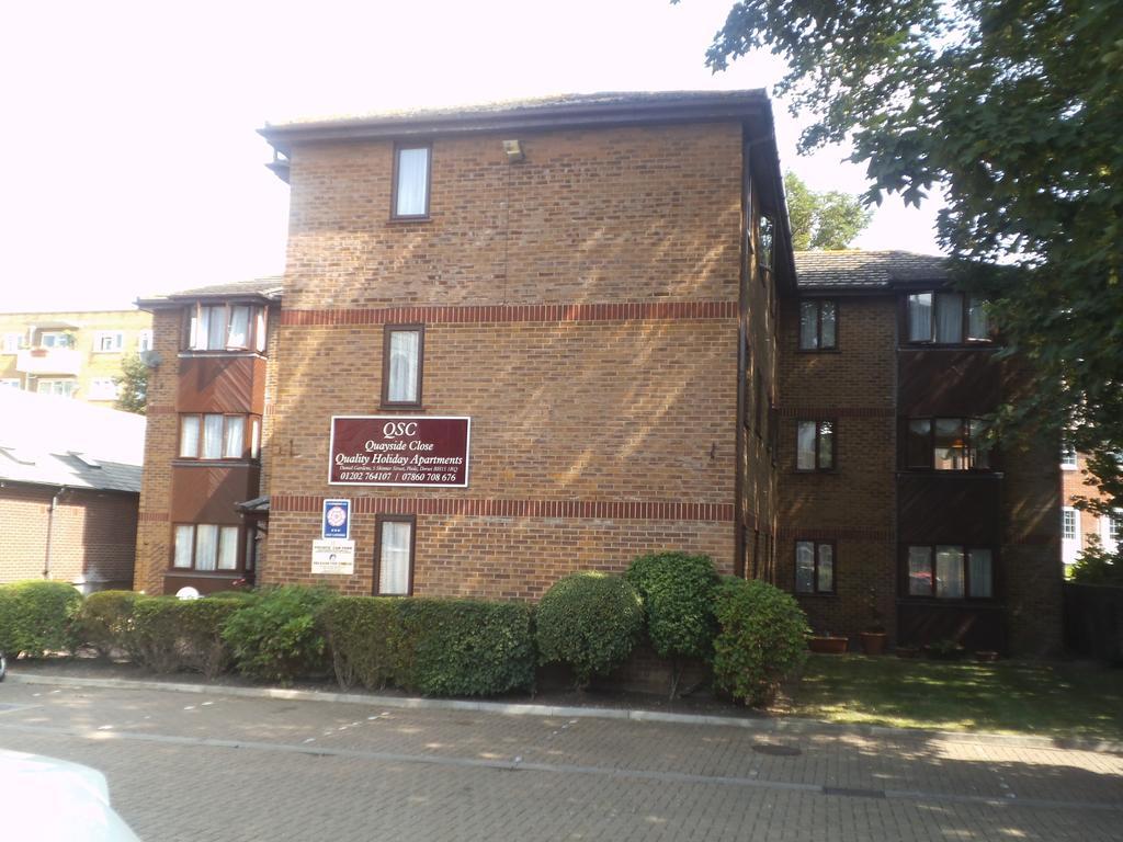 Quayside Close Holiday Apartments 풀 외부 사진